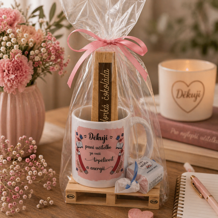 Dárková sada s hrnkem, čokoládou a mýdlem – pro paní učitelku